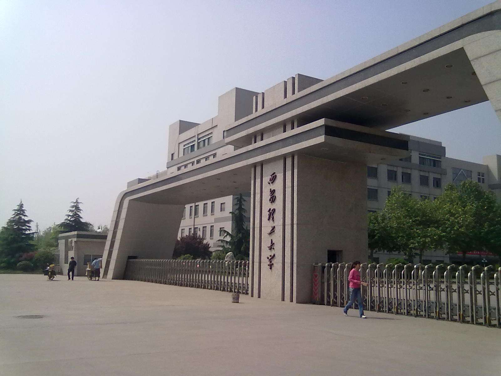 122cc太阳成集团校门