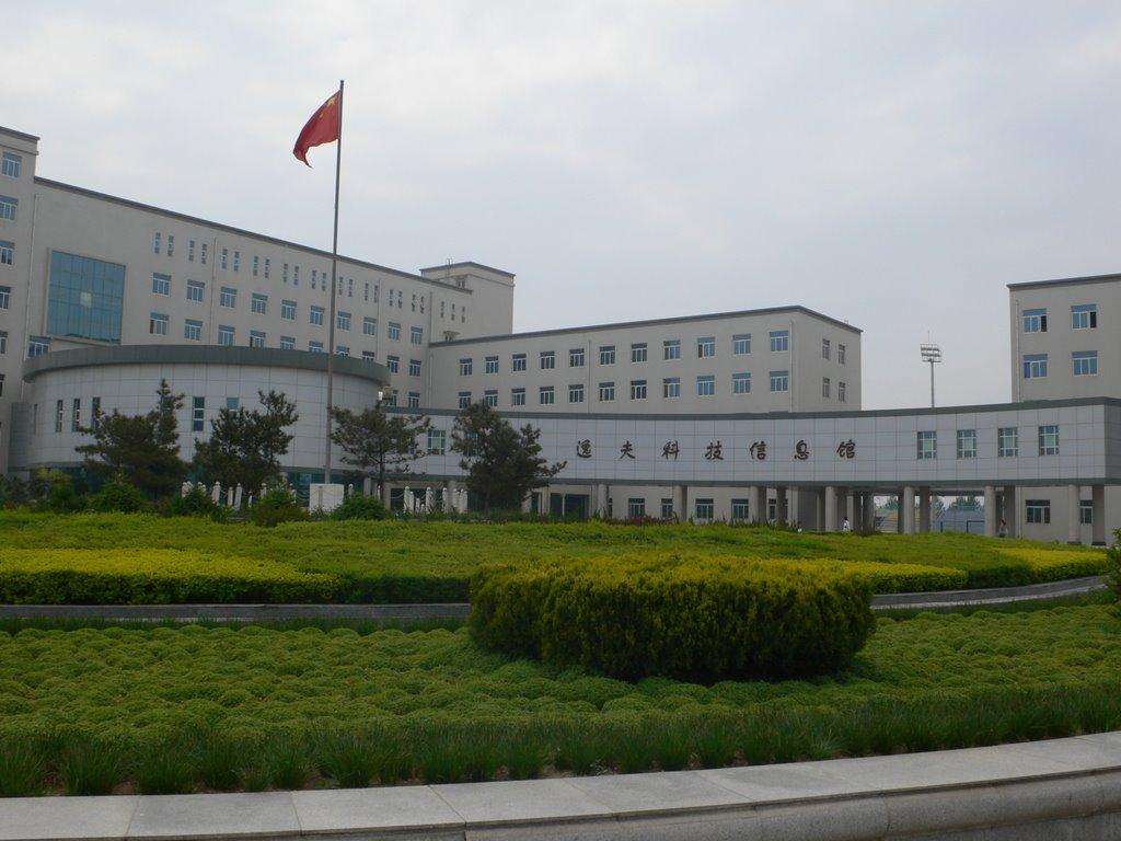 122cc太阳成集团逸夫科技信息馆